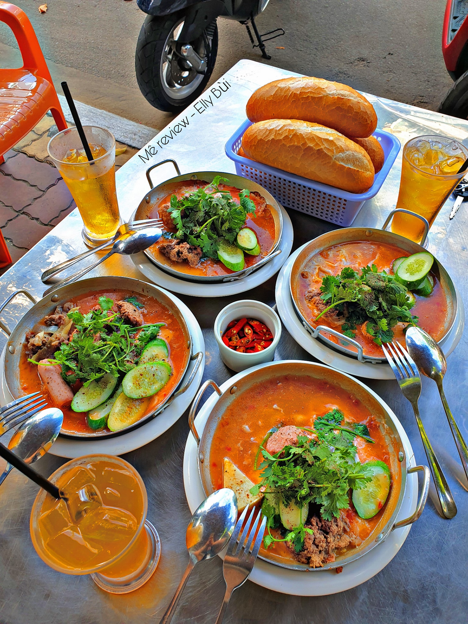 Banh-mi-chao-xiu-mai-cho-bua-sang-Vung-Tau